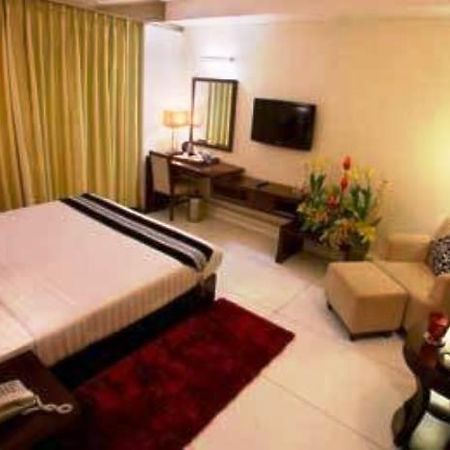 The Grand Hotel Bizzotel Gurgaon Exterior foto