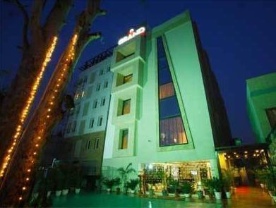 The Grand Hotel Bizzotel Gurgaon Exterior foto