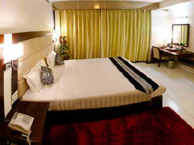 The Grand Hotel Bizzotel Gurgaon Exterior foto