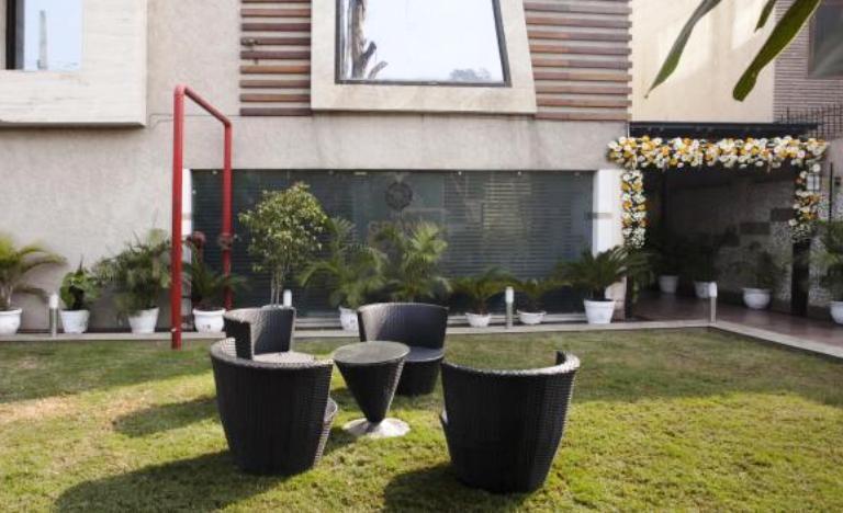 The Grand Hotel Bizzotel Gurgaon Exterior foto